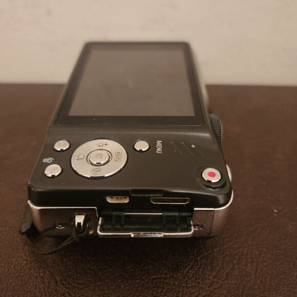 SAMSUNG HZ30W  12MP Compact Digital Camera with Charger (Tested) - Picture 3 of 9